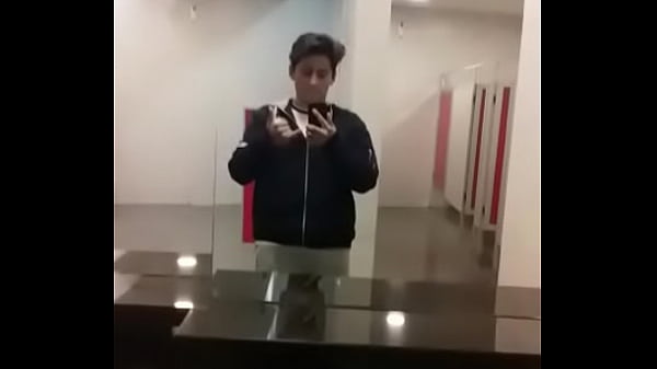 Spiderman volador pesca Hermanos Cachondos en el cine La Paz – Bolivia