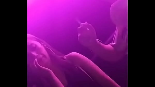 Bajo falda con su tanga roja a esta hermosa Chica | TARIJA