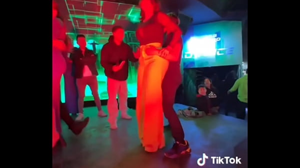 Gabriela zegarra le gusta coger de perrito