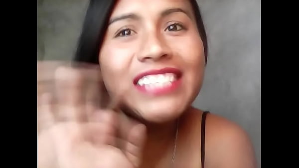 Boliviana que se exhibe en su cuarto porque le gusta