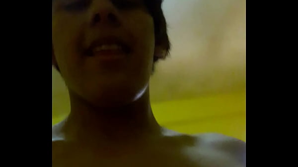 Video casero de un chango boliviano mostrándose